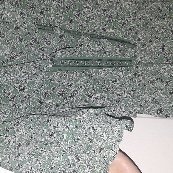 Max Studio Elbow Length Sleeve Print Tiered Maxi Dress ditsy floral Green White - Picture 16 of 17